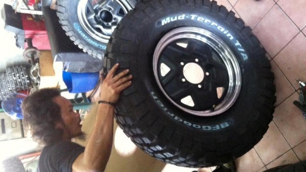 ขายยางใหม่ BF Goodrich Mud-terrain KM2 255 85 r16 ชุดสุดท้าย ขายยางใหม่ BF Goodrich Mud-terrain KM2 255 85 r16 ชุดสุดท้าย