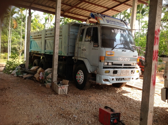 รถ10ล้ออีซูซุ  240นางฟ้า ติดต่อ080-1405528