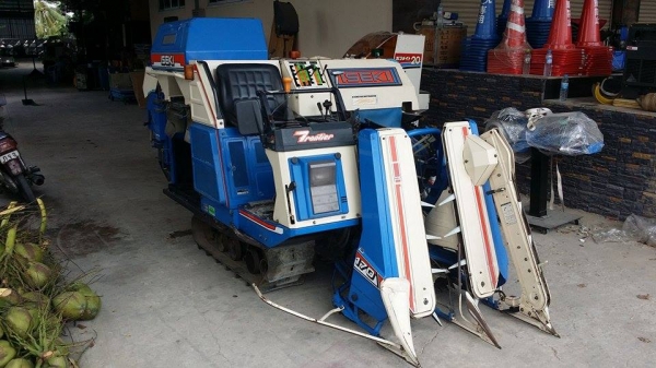 รถเกี่ยวข้าวพร้อมนวดข้าวในตัว แบบนั่งขับ เก่าญี่ปุ่น  ISEKI  Frontier 170 เครื่องยนต์ติดง่ายพร้อมใช้งาน ไม่เคยใช้งานในไทย