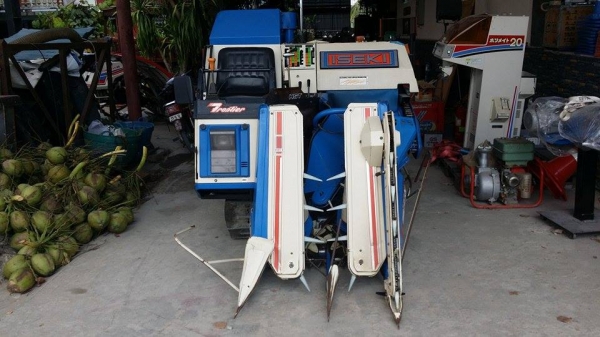 รถเกี่ยวข้าวพร้อมนวดข้าวในตัว แบบนั่งขับ เก่าญี่ปุ่น ISEKI Frontier 170 เครื่องยนต์ติดง่ายพร้อมใช้งาน ไม่เคยใช้งานในไทย รถเกี่ยวข้าวพร้อมนวดข้าวในตัว แบบนั่งขับ เก่าญี่ปุ่น ISEKI Frontier 170 เครื่องยนต์ติดง่ายพร้อมใช้งาน ไม่เคยใช้งานในไทย