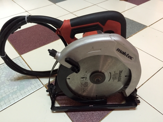 ขายเลื่อยวงเดือนผ่าไม้ขนาดใบ7"ยี่ห้อMaktecรุ่นMT583(1050W)สภาพสวยมาก