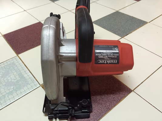 ขายเลื่อยวงเดือนผ่าไม้ขนาดใบ7"ยี่ห้อMaktecรุ่นMT583(1050W)สภาพสวยมาก ขายเลื่อยวงเดือนผ่าไม้ขนาดใบ7"ยี่ห้อMaktecรุ่นMT583(1050W)สภาพสวยมาก