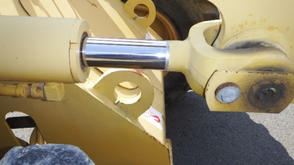 ตักล้อยาง WA100-3E #5**** 2244hr 1999yr Tel : 098-858-5524 สามภพ ครับ