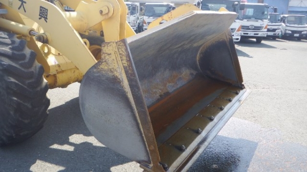 ตักล้อยาง WA100-3E #5**** 2244hr 1999yr Tel : 098-858-5524 สามภพ ครับ