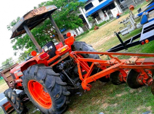 ขายรถไถKUBOTA M5000 สภาพสวยเดิมบาง เครื่องดี ระบบเกียร์ดี ระบบไฮโดลิคดี สีเดิม พร้อมใช้งาน เล่มทะเบียนพร้อมโอน สนใจโทร 090-8588220คุณนะ 093-3258446คุณบิวตี้ ID:narong498 หรือ www.truck.in.th/498 หรือfb:ณรงค์ ซื้อขายรถมือสอง(เว็บไซต์ส่วนตัว)