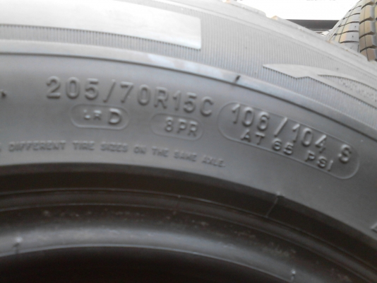 205/70R15 MICHELIN AGILIS    ชุด 4 เส้น TEL.081-427-3941