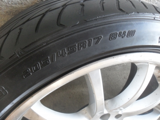 ล้อแม็ก 17นิ้ว 4รู100/114 พร้อมยาง สวยๆ 4 ล้อ ราคา 6500 บาท