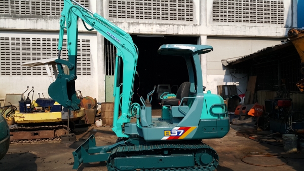 ขาย รถขุดเล็ก YANMAR รุ่น B37-2- ทำงานไว เทียบเท่า PC35 แทร็กเหล็ก มีไลน์ ใส่หัวกระแทกได้ สลักแน่น 100\% มือถือ/LINE ID: 0818753444