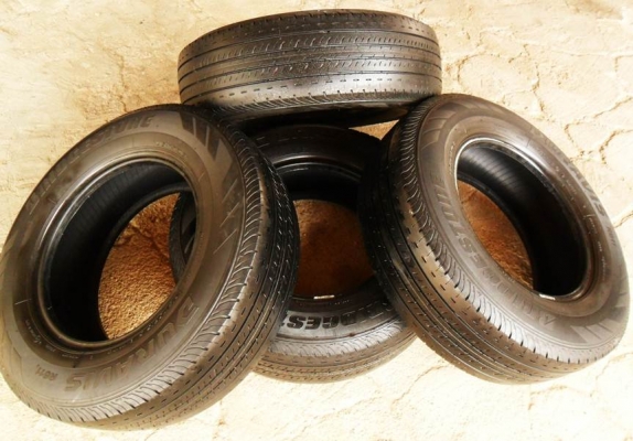 ยางกระบะขอบ15 บริดสโตน215-70-R15ลงพื้นปลายปี12(4เส้น2,600บ) ยางกระบะขอบ15 บริดสโตน215-70-R15ลงพื้นปลายปี12(4เส้น2,600บ)