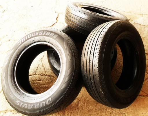 ยางกระบะขอบ15 บริดสโตน215-70-R15ลงพื้นปลายปี12(4เส้น2,600บ)