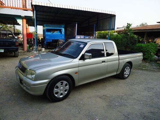 กระบะ  L 200     สตาด้า  2.8 แค็ป สนใจติดต่อ  089 5389447  และ 084 9028075