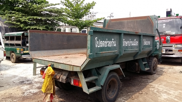 รถบรรทุกดั้ม