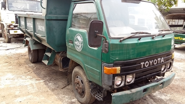 รถบรรทุกดั้ม