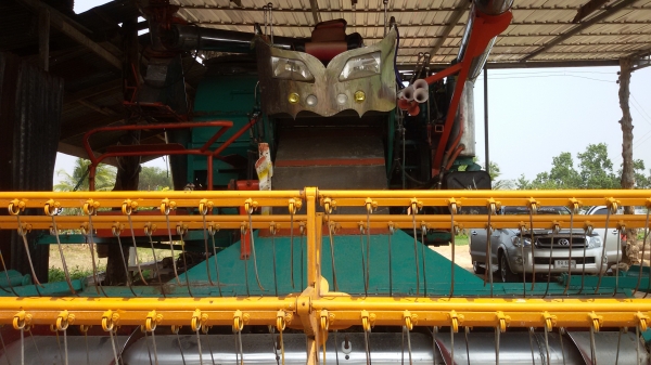 ขายรถเกี่ยวข้าวอุ้ม480000บาทด่วน