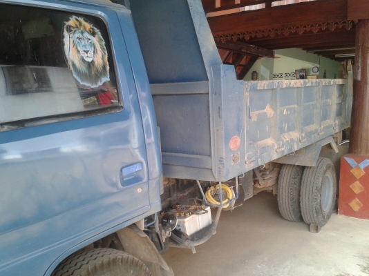 ขายดั้ม 5 คิว  ISUZU  NPR 115 แรง ปี 38  พวงมาลัย เพาว์เวอร์ เกียร์สั้น ในเทา