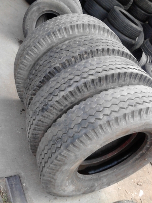 9.00-20 BRIDGE STONE  ยางรถบรรทุก  มี 4 เส้น   Tel.081-427-3941