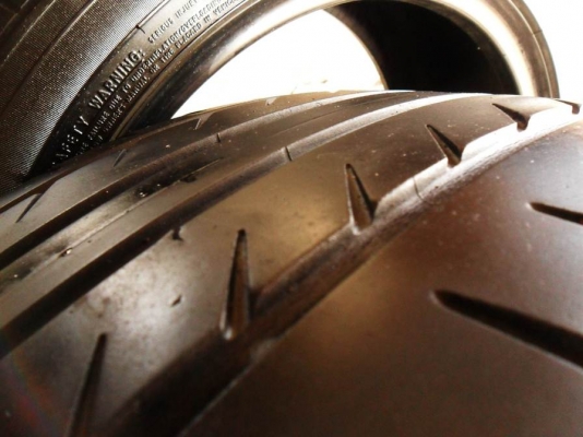 ยางขอบ17 ดันล็อป 205-45-R17ลงพื้นปี13(4เส้น2,900บ)ดอกหนา ยางขอบ17 ดันล็อป 205-45-R17ลงพื้นปี13(4เส้น2,900บ)ดอกหนา