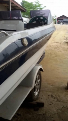 ขายเรือเร็วพร้อมเทรนเลอร์และอุปกรณ์ทุกอย่าง