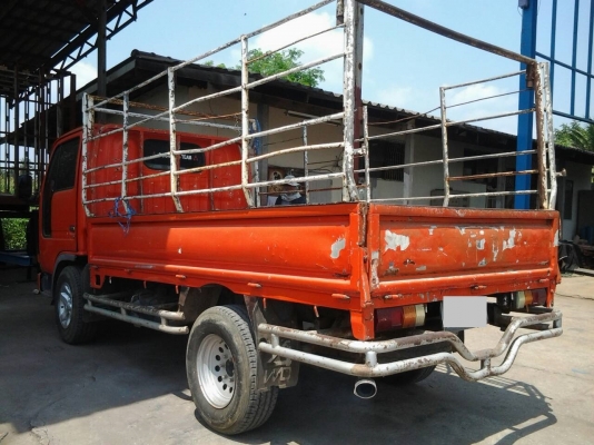 ขาย รถบรรทุก 4 ล้อ Nissan