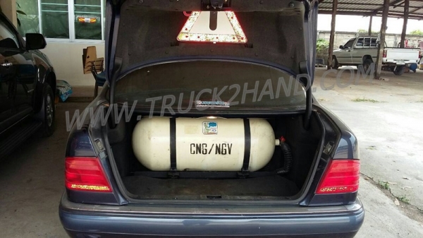 รถเก๋ง ยี่ห้อ BENZ แบบ E 200 CL  ใช้เชื้อเพลิง เบนซิน และ ก๊าซ NGV