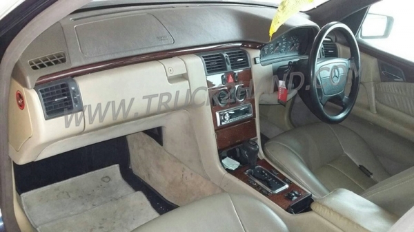 รถเก๋ง ยี่ห้อ BENZ แบบ E 200 CL  ใช้เชื้อเพลิง เบนซิน และ ก๊าซ NGV