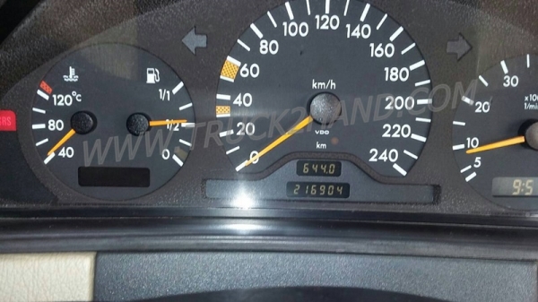 รถเก๋ง ยี่ห้อ BENZ แบบ E 200 CL  ใช้เชื้อเพลิง เบนซิน และ ก๊าซ NGV