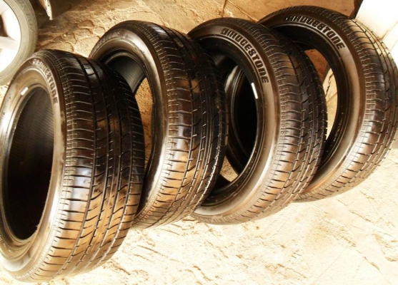 ยางขอบ16 บริดสโตน 205-55-R16ลงพื้นปลายปี13(4เส้น3,900บ)ดอกหนามาก95\%