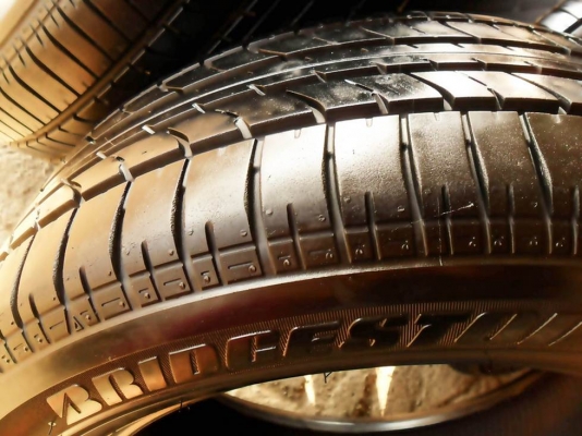 ยางขอบ16 บริดสโตน 205-55-R16ลงพื้นปลายปี13(4เส้น3,900บ)ดอกหนามาก95\%