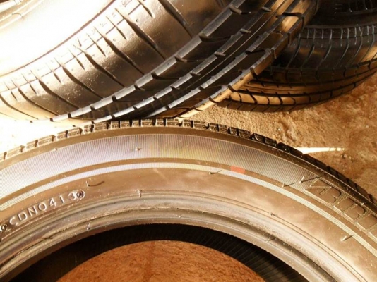 ยางขอบ16 บริดสโตน 205-55-R16ลงพื้นปลายปี13(4เส้น3,900บ)ดอกหนามาก95\%