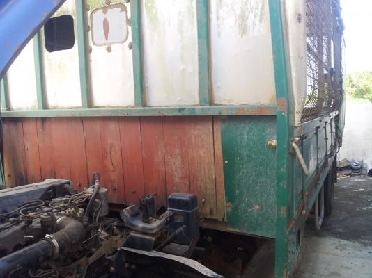 ขายครับกระบะNQRยาว5.5เมตรพร้อมยกลงใส่ได้เลยพื้นไม้ขาดบางแผ่น