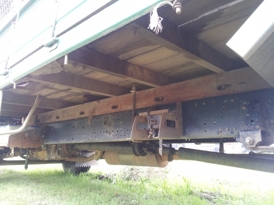 ขายครับกระบะNQRยาว5.5เมตรพร้อมยกลงใส่ได้เลยพื้นไม้ขาดบางแผ่น