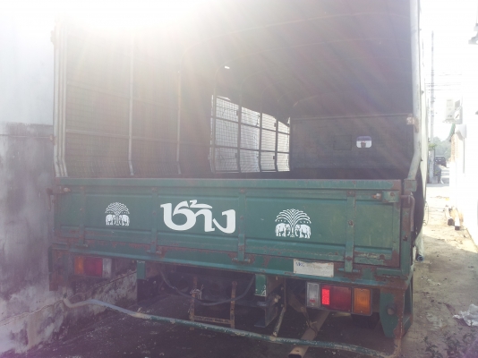 ขายครับกระบะNQRยาว5.5เมตรพร้อมยกลงใส่ได้เลยพื้นไม้ขาดบางแผ่น