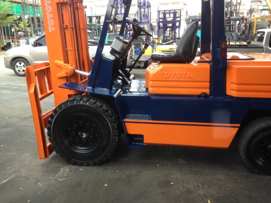 รถยกโตโยต้ารุ่น 5 น้ำหนักยก 4 ตัน เสาสูง 3 เมตร เครื่องดีเซล เกียร์ธรรมดา รถยกโตโยต้ารุ่น 5 น้ำหนักยก 4 ตัน เสาสูง 3 เมตร เครื่องดีเซล เกียร์ธรรมดา