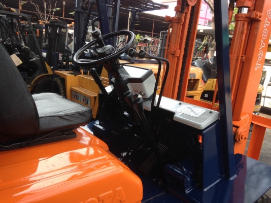 รถยกโตโยต้ารุ่น 5 น้ำหนักยก 4 ตัน เสาสูง 3 เมตร เครื่องดีเซล เกียร์ธรรมดา รถยกโตโยต้ารุ่น 5 น้ำหนักยก 4 ตัน เสาสูง 3 เมตร เครื่องดีเซล เกียร์ธรรมดา