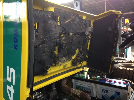 รถยกโคมัสสึรุ่น 5 น้ำหนักยก 4.5 ตัน เสาสูง 3 เมตร เครื่องดีเซล เกียร์ออโต้