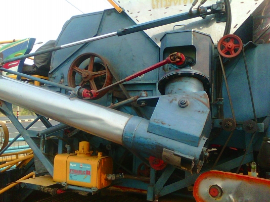 ขายรถเกี่ยวข้าว รุ่น ใหม่ใหญ่กว่าเดิม ตัวเดิน 12 HTปั้มเบอร์22 เครื่อง GO8C เทอร์โบ