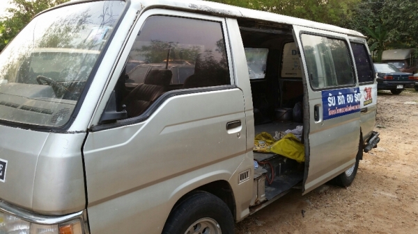 รถตู้นิสสัน E24 เครื่อง td25 ทะเบียนขาด ส.ค.56 พร้อมโอน ขาย 35,000 บาท