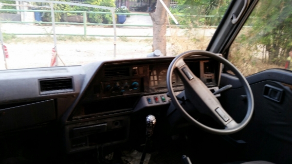 รถตู้นิสสัน E24 เครื่อง td25 ทะเบียนขาด ส.ค.56 พร้อมโอน ขาย 35,000 บาท