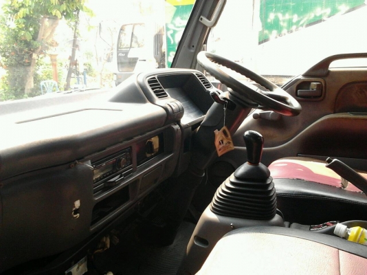 รถ 6 ล้อกลาง