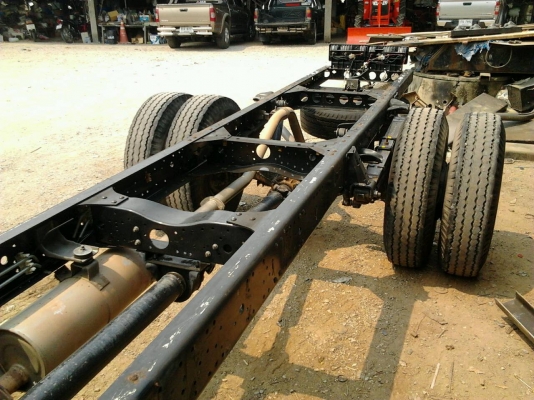 รถ 6 ล้อกลาง