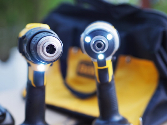 ชุดสว่านไร้สาย,สว่านไขควง DeWALT DCK280C2ไฟ20โวลท์พร้อมแท่นชาร์จแบ็ตลิเทียม2ก้อนและกระเป๋า