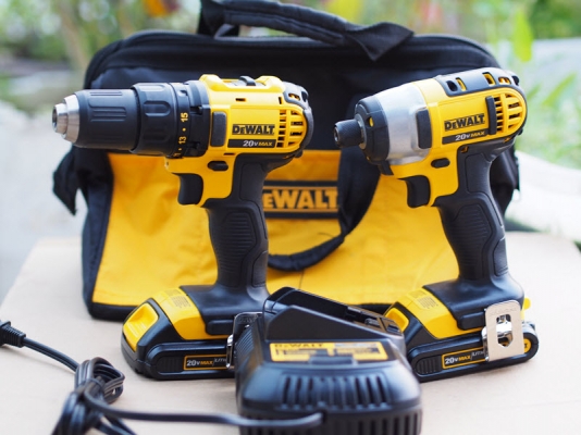 ชุดสว่านไร้สาย,สว่านไขควง DeWALT DCK280C2ไฟ20โวลท์พร้อมแท่นชาร์จแบ็ตลิเทียม2ก้อนและกระเป๋า ชุดสว่านไร้สาย,สว่านไขควง DeWALT DCK280C2ไฟ20โวลท์พร้อมแท่นชาร์จแบ็ตลิเทียม2ก้อนและกระเป๋า