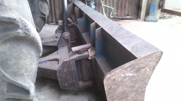 ใบดันรถไถFORD  7ฟุตไคเฮงหลี  ตามภาพขาย7500สนใจ0810076640