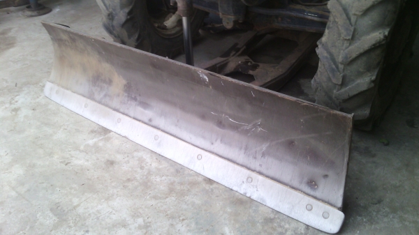 ใบดันรถไถFORD  7ฟุตไคเฮงหลี  ตามภาพขาย7500สนใจ0810076640