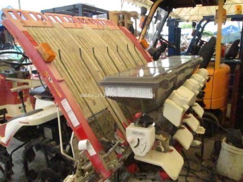 รถปลูกข้าวดำนาแบบนั่งขับ    YANMAR   RR40   รหัสสินค้า : 14001924   หรือเพิ่มเติมไดที่ www.nihonmono.com