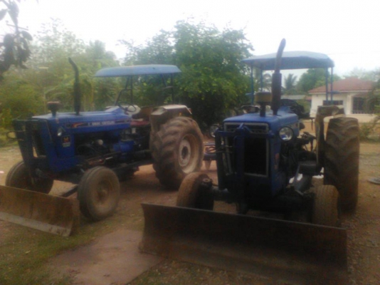 รถไถ FORD 6600 เสื้อลายกับฟอร์ด 77 T2 เสื้อลายมีให้เลือก 2คัน