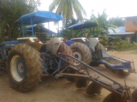 รถไถ FORD 6600 เสื้อลายกับฟอร์ด 77 T2 เสื้อลายมีให้เลือก 2คัน