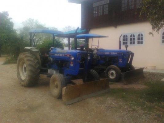 รถไถ FORD 6600 เสื้อลายกับฟอร์ด 77 T2 เสื้อลายมีให้เลือก 2คัน