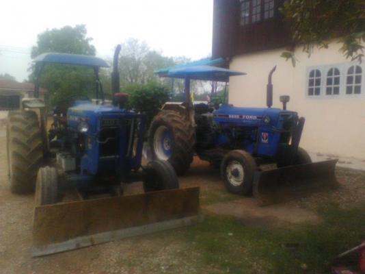 รถไถ FORD 6600 เสื้อลายกับฟอร์ด 77 T2 เสื้อลายมีให้เลือก 2คัน