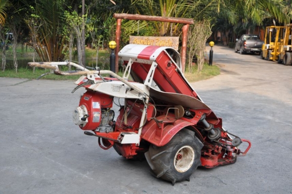 ขายรถเกี่ยว kubota2แถว สวยเดิมจากญี่ปุ่น 19,000เท่านั้น